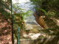 導水管で鍛冶屋沢ダムに運ばれる吾妻川の水